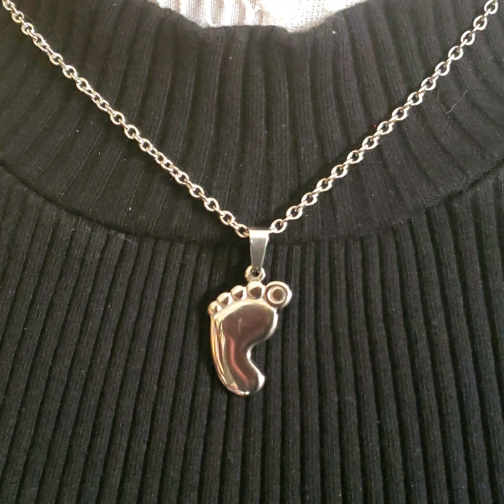 💋2/$12💋Footprint Pendant with Chain Stainless